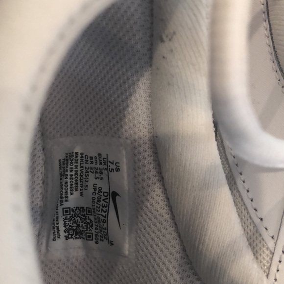 Nike leather tennis shoe, size 7.5, worn once for an hour perfect condition - Picture 5 of 11